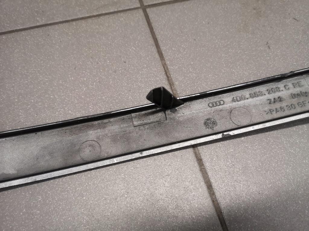 фото №13, Молдинг pod фара права audi a8 d2 lyzl 4d0853208c
