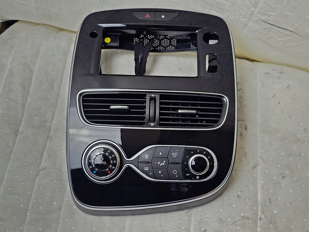 фото №1, Dekor панель управление защита радио консоли переключатель renault clio iv