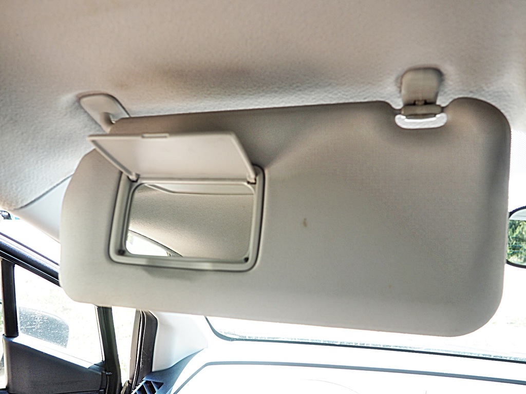 фото №8, Mazda 5 защита солнечная козырёк подсвечиваемый