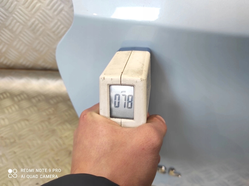 Кришка багажника задня кришка багажника opel karl колір gw7 в Україні