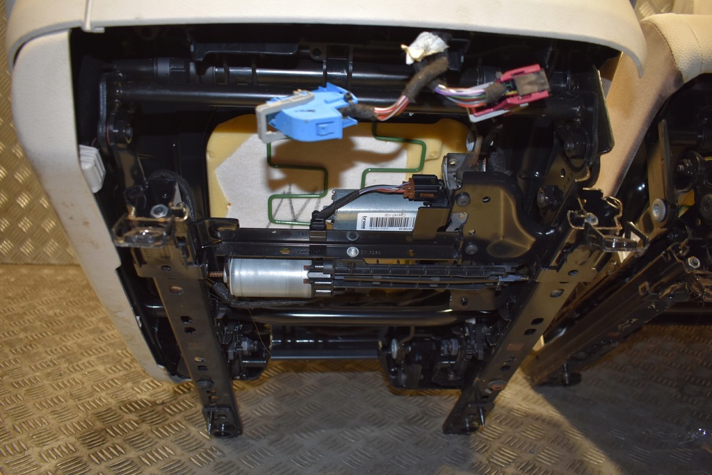 фото №13, Заднее сиденье задняя сиденья электрический 2 ряд mercedes gle w167 suv 1