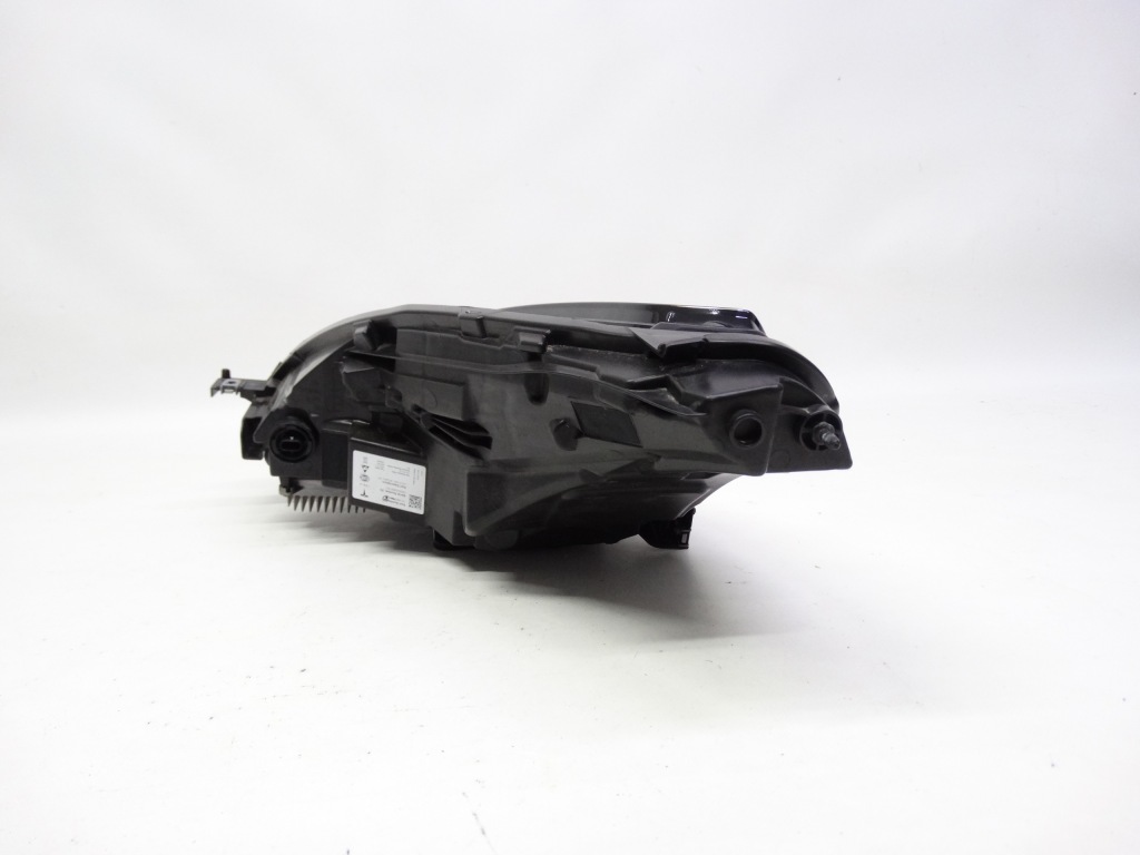 Купити Tesla model y 20- model 3 рестайлінг  20-23 лампа права full led 1514953-00-d