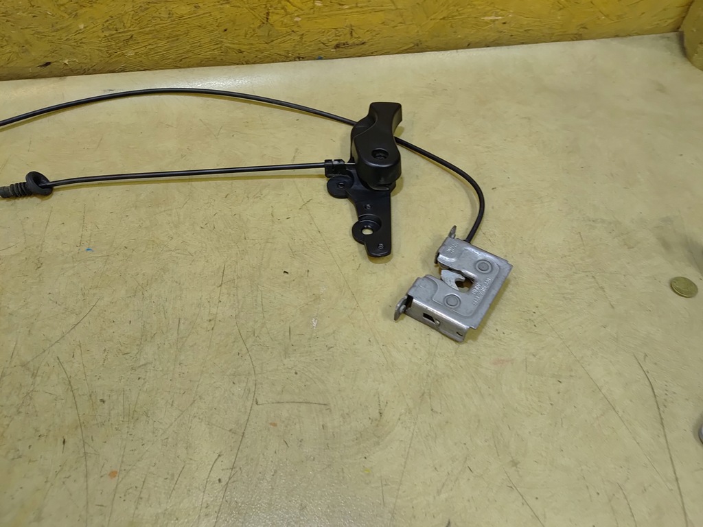 фото №4, Bmw e91 e90 трос замок ручка капот