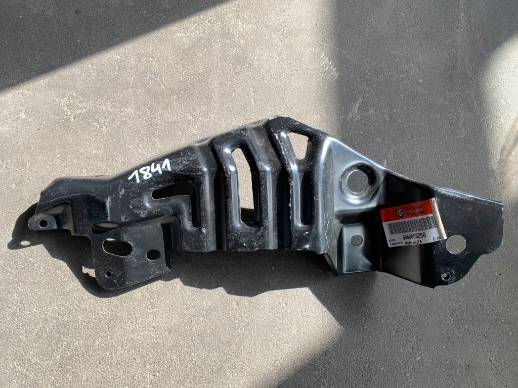 Купить Alfa romeo 159 кронштейн усилитель левое 0060688250 новая