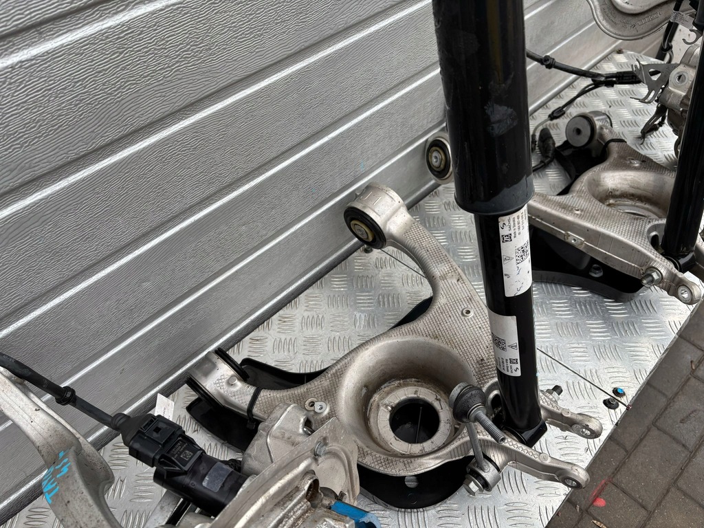 фото №5, Porsche taycan 4s підвіска поворотний кулак важіль задня амортизатор