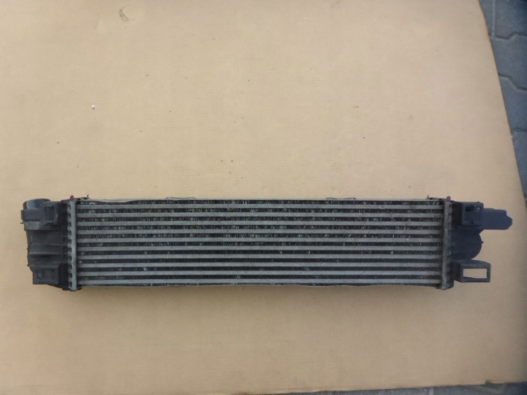 Vivaro b trafic 3 14- радіатор повітря інтеркулер 93868349 оригінал Недорого