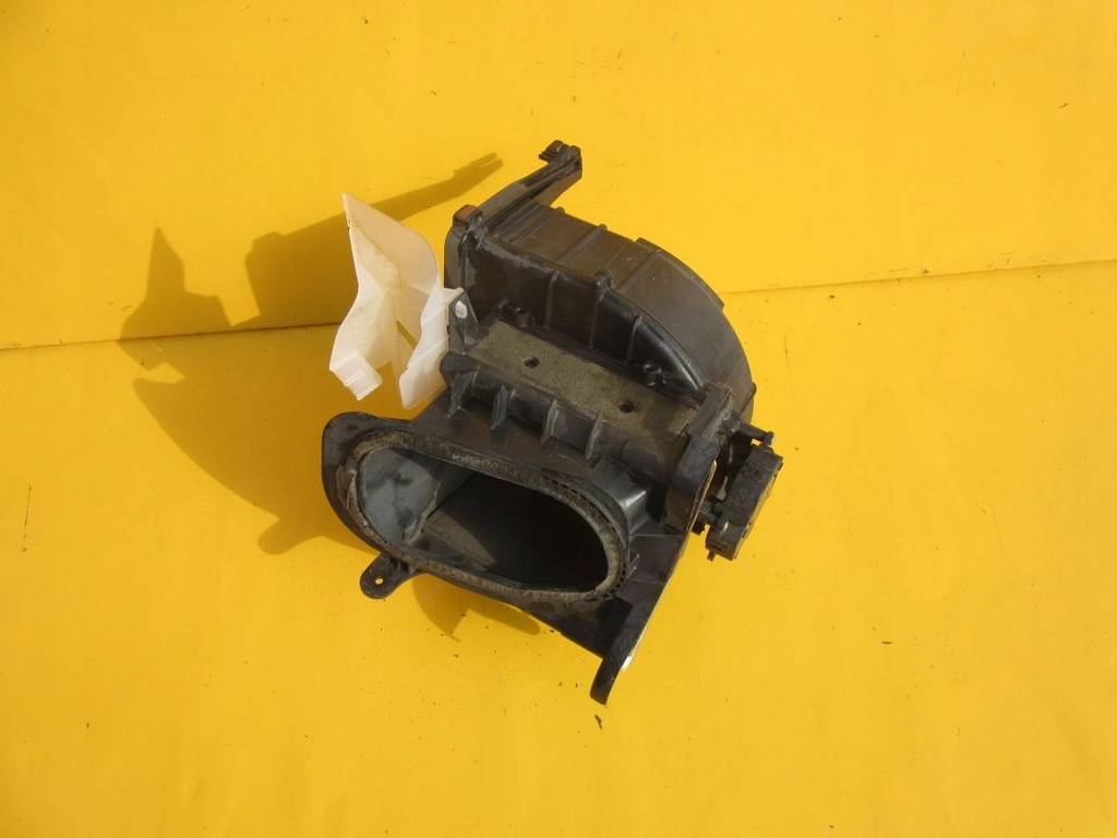 фото №1, Sequoia 4.7i 2001 повітродувка вентилятор корпус