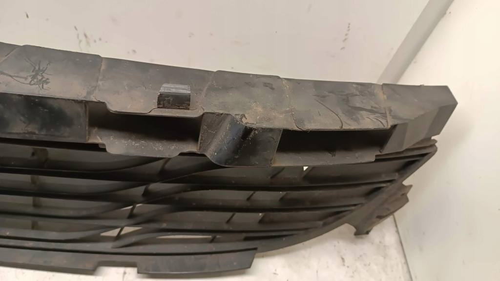 Решётка бампера средняя перед renault megane iii 622540001r Киев
