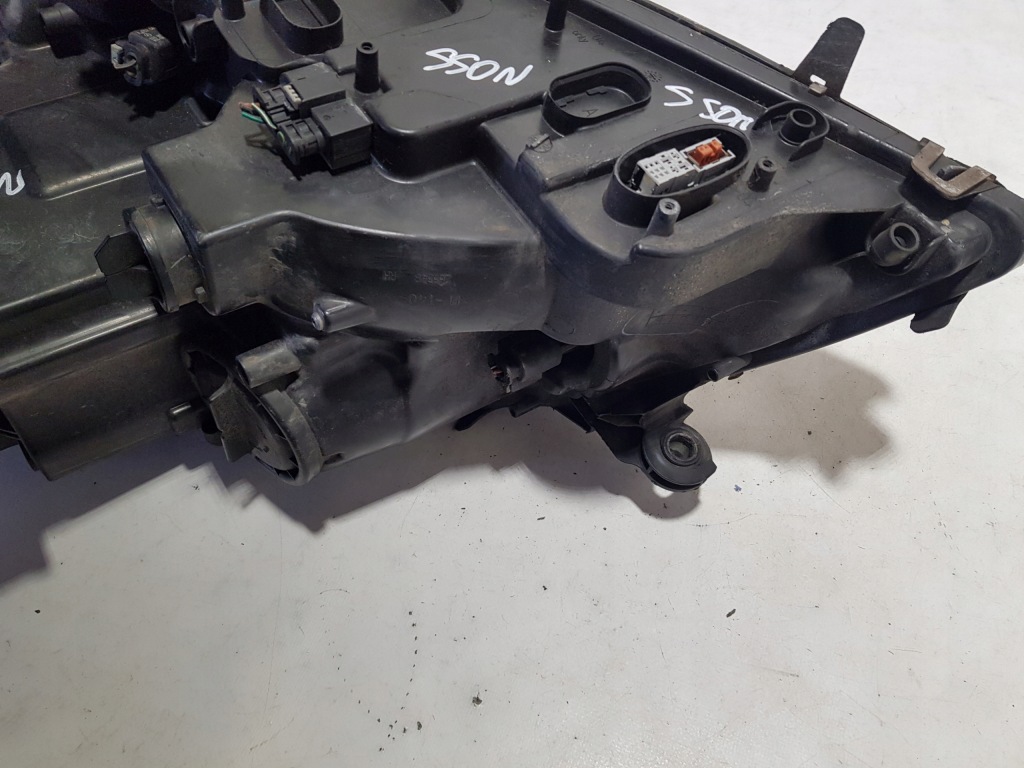 Mercedes ml w164 amg рестайлинг  лампа ксенон правый перед a1648204059 Цена