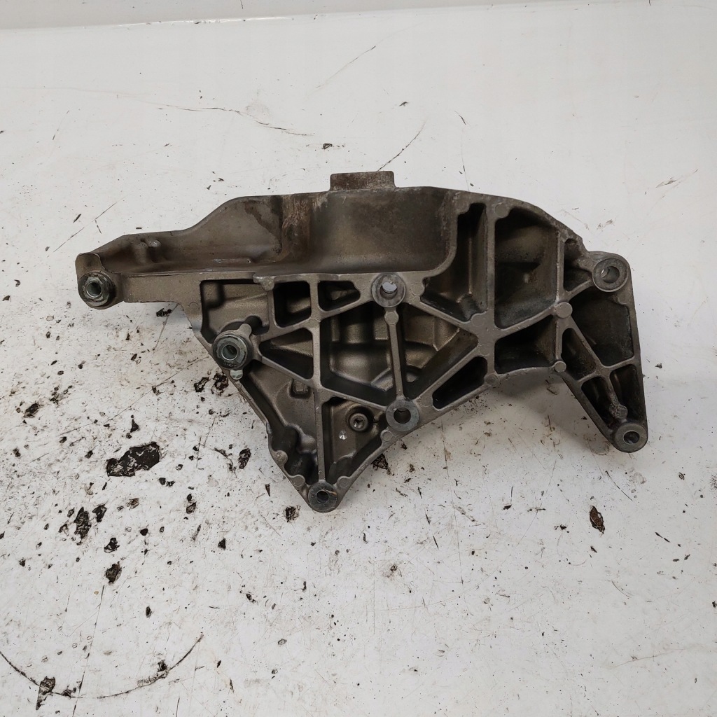 Volvo v40 2 d4 2,0d d4204t14 кронштейн кронштейн кронштейн двигателя генератора Киев