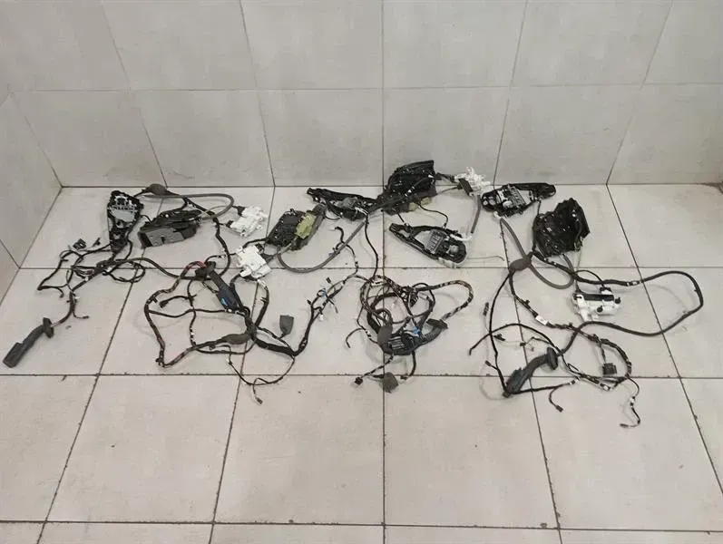 фото №1, Bmw 7 series g11 door lock 7477712 soft close set rhd