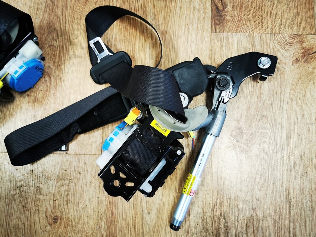 фото №8, Kia carens iv 13-18 подушка безпеки подушки безпеки натягувачі датчик демонтаж