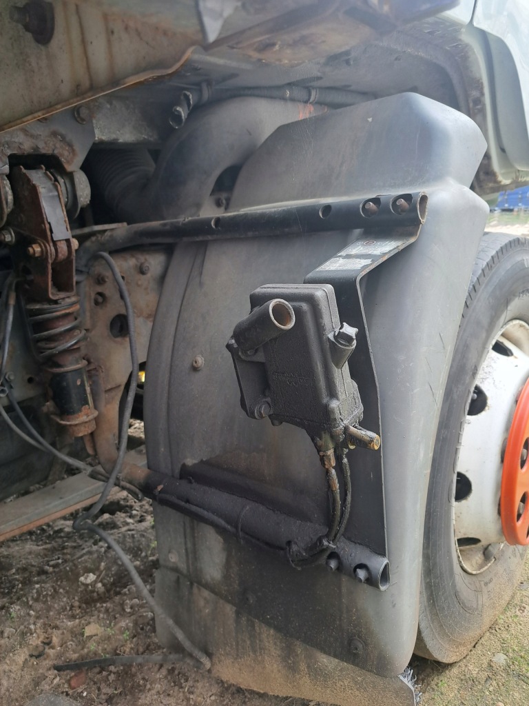 фото №1, Крила правий kompletny підкрилок кронштейн renault midlum dxi volvo fl 19,5