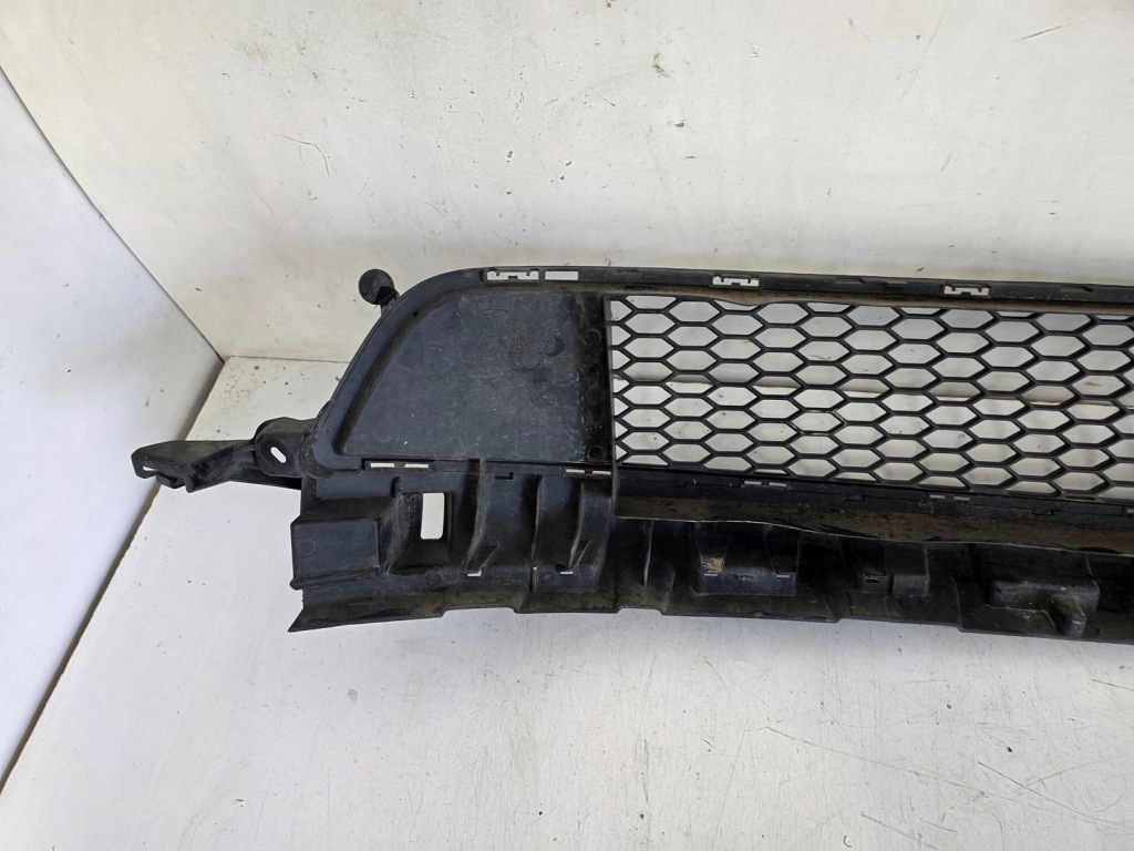 Купити Решітка бампера середня renault trafic iii vivaro b новий 622544919r