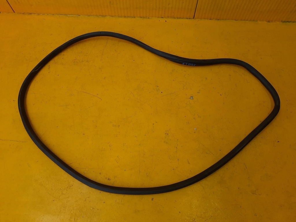 фото №1, Mercedes glb x247 прокладка дверь перед левая