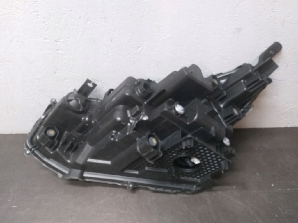 фото №4, Лампа перед правая toyota yaris cross full led