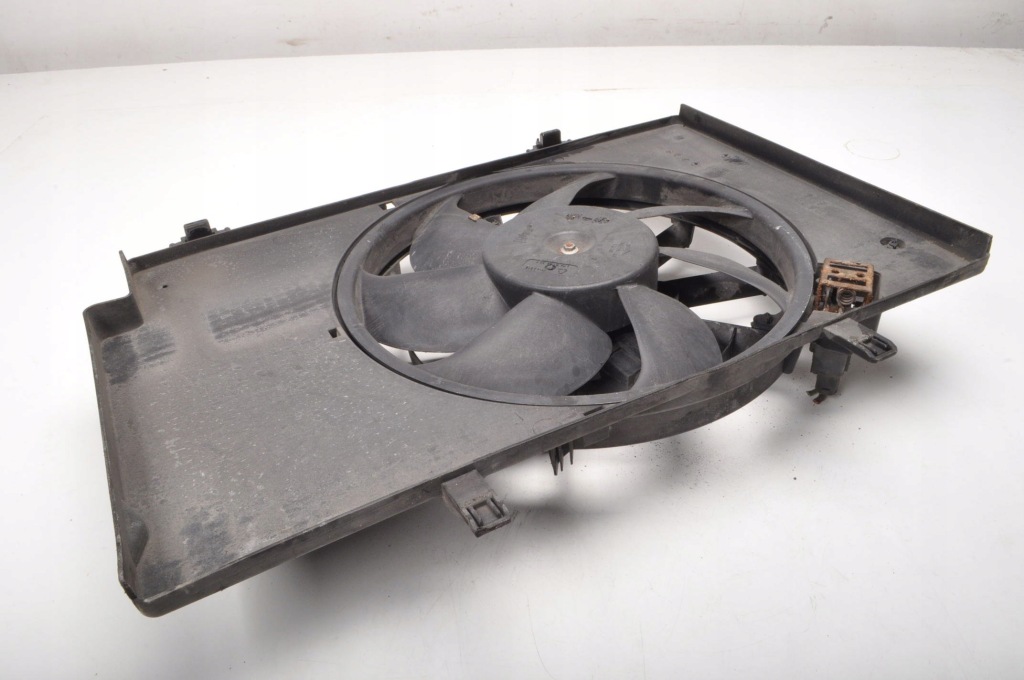 Ford fiesta mk7 вентилятор радіатора 8v51-8c607-cg Зі Шроту