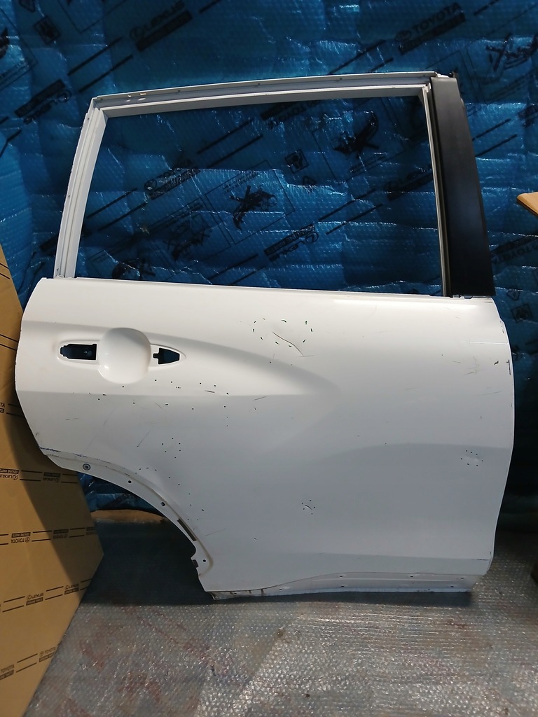 фото №1, Дверь правое задние toyota corolla cross