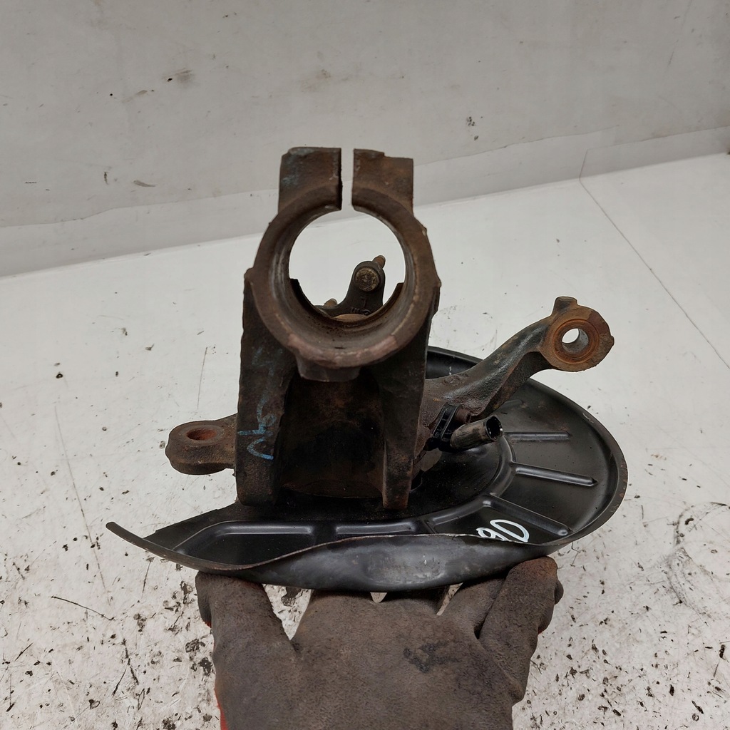 фото №8, Volkswagen vw passat b7 usa 1,8tsi поворотный кулак левая передняя