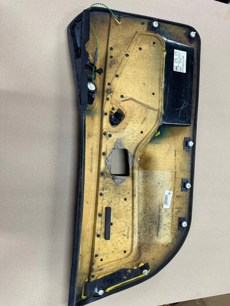 Обшивка дверь правых bmw z3 с Разборки