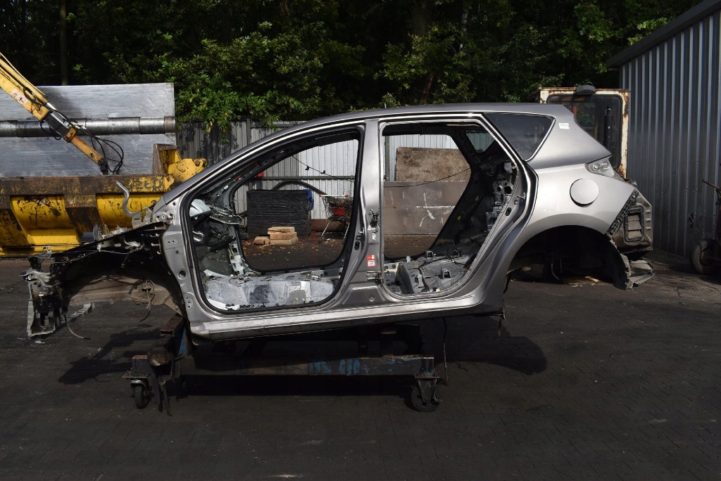 Купити Четвертина крило лівий правий задній лонжерон стовпчик  поріг 4v8 toyota auris 2