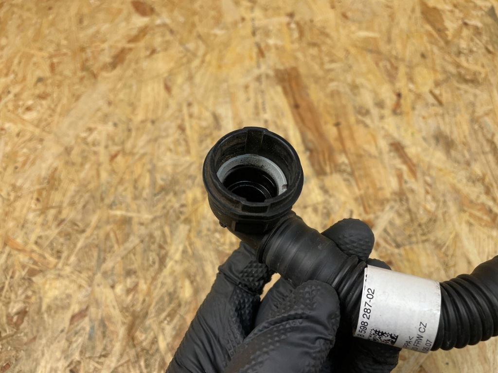 Патрубок труба шланг води bmw g11 g12 g30 g31 8598287 Ціна