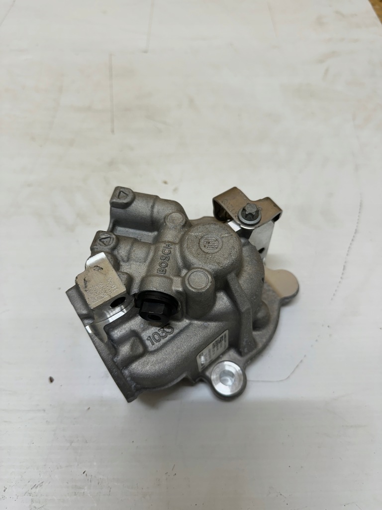 Купити Насос wysokiego тиску mercedes a6540704601