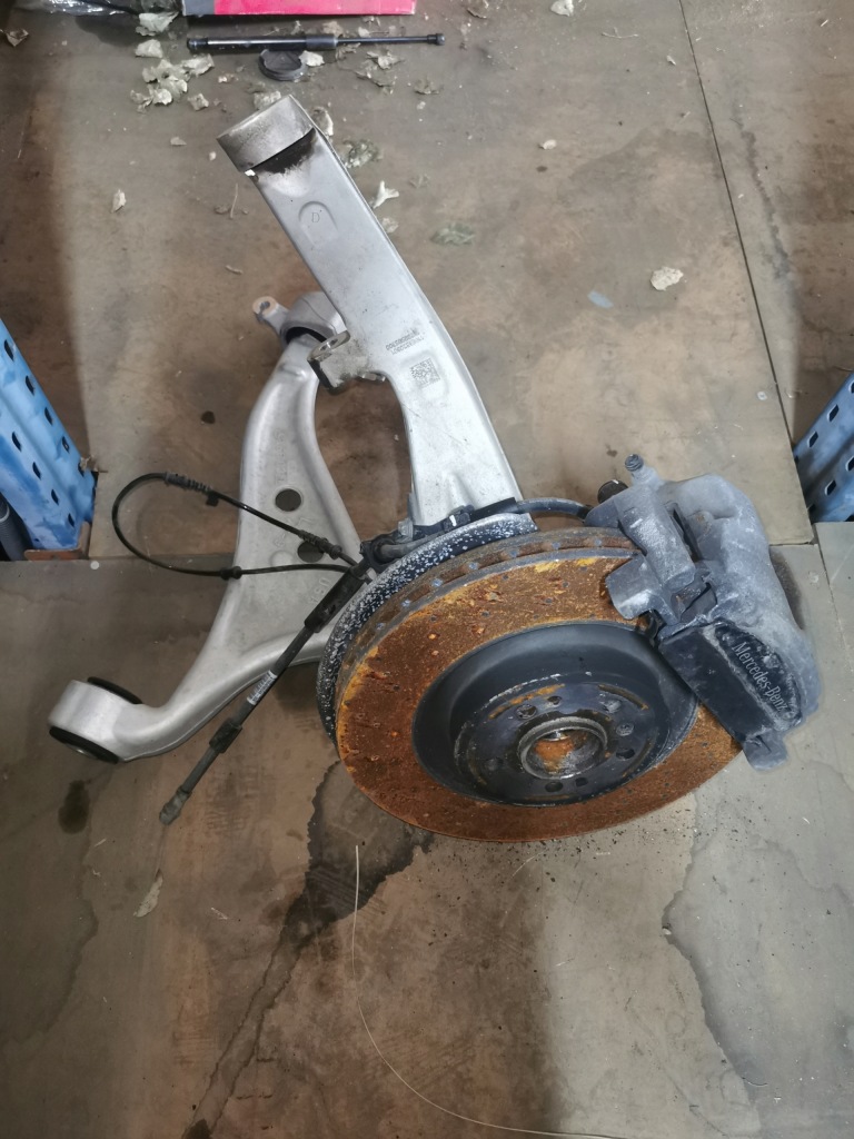 фото №1, Поворотный кулак левый перед mercedes gle w166 1663320901