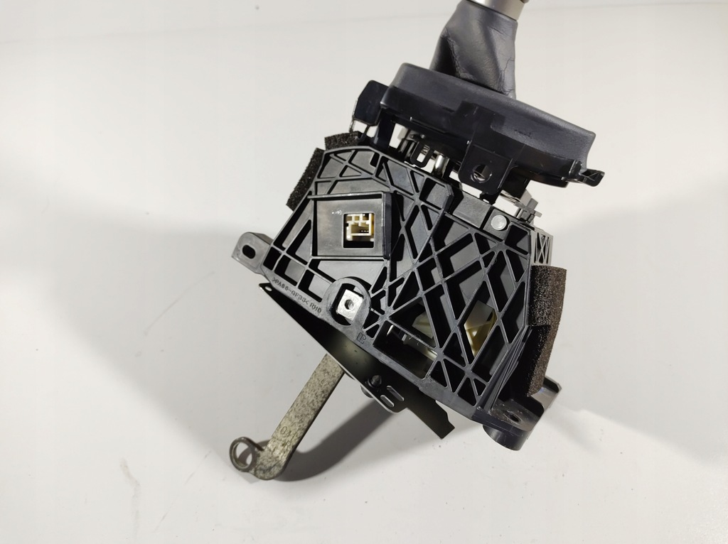 фото №8, Lexus is300h 13r домкрат коробки передач uk