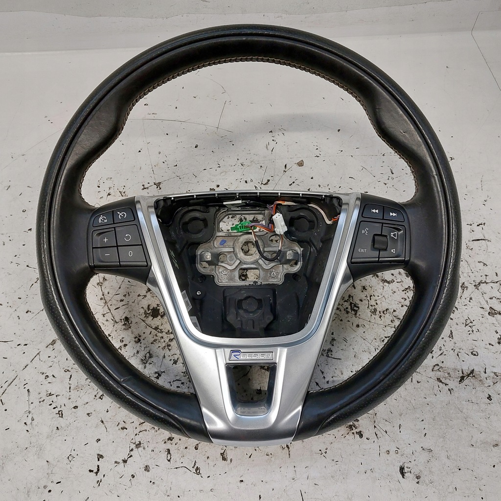 фото №1, Volvo v40 ii r-design 2014 воздуховод кожаный круиз-контроль