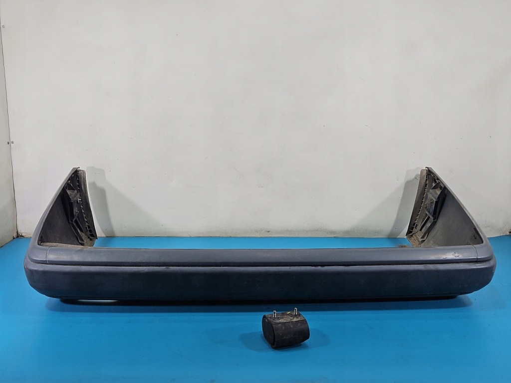 Купити Бампер задні mercedes 124 - седан