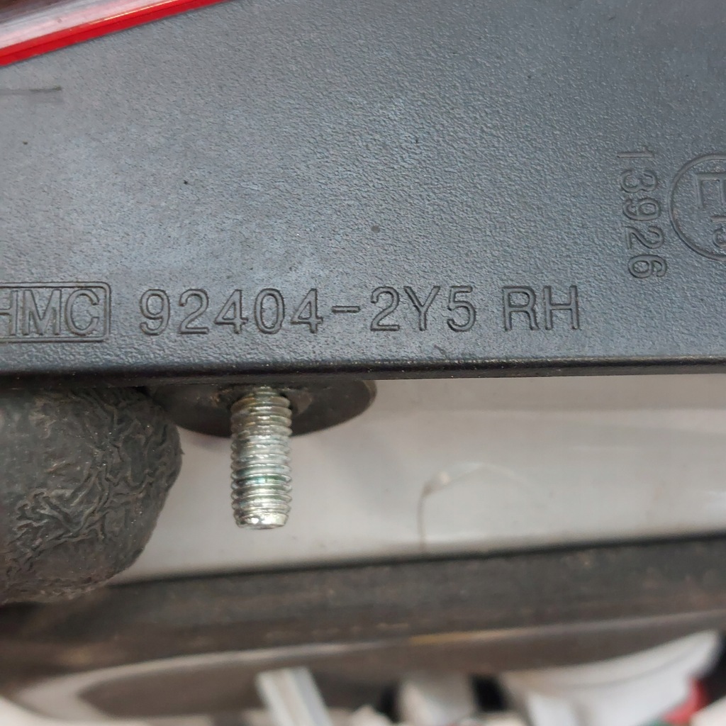 фото №13, Hyundai ix35 лампа правая задняя 92404-2y5 w крышка