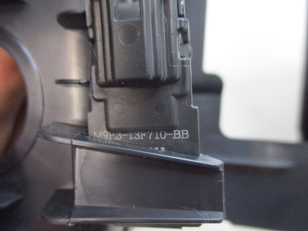 Решётка обдув usb land rover m8e2-014a22-a m8e2-04569-b m9p3-13f710-bb Оригинал