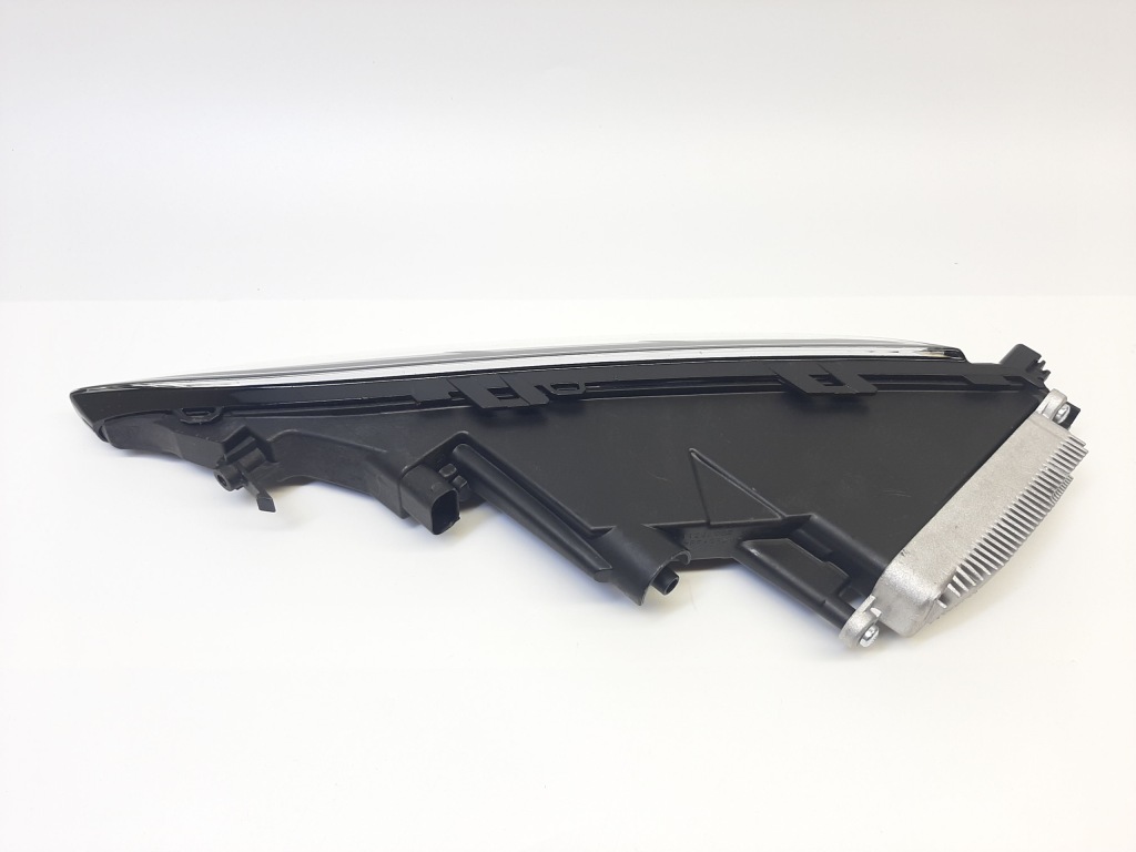 Porsche macan фонарь  led drl правое 95b953082b новая Доставка