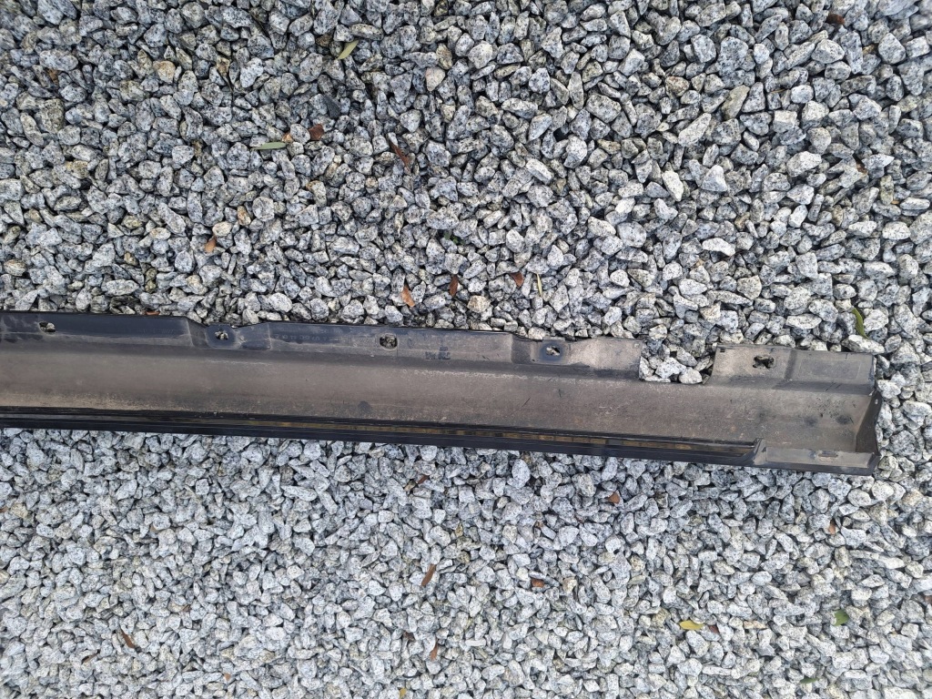 Накладка поріг права поріг mercedes a w177 amg a1776904401 Зі Шроту