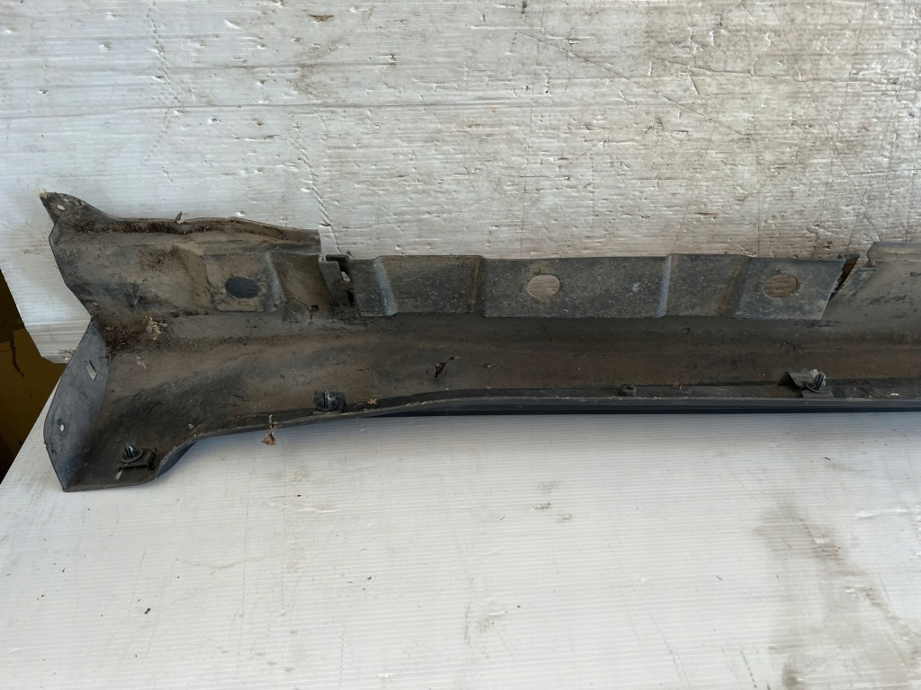 Toyota avensis накладка  порог правая порог правый  75851-05050 Цена