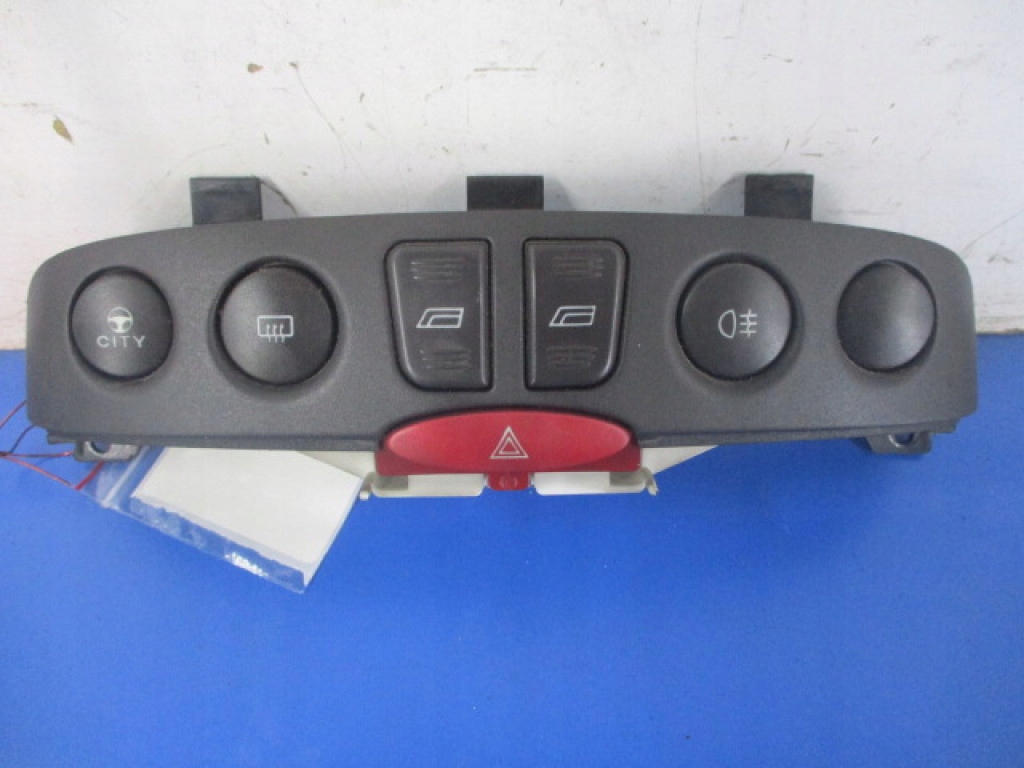 фото №1, Fiat punto ii 2 99-03r блок управления кнопка окон lancia a223