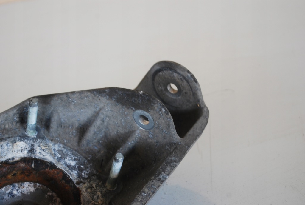 фото №8, Кронштейн амортизатора перед vw touareg 7l