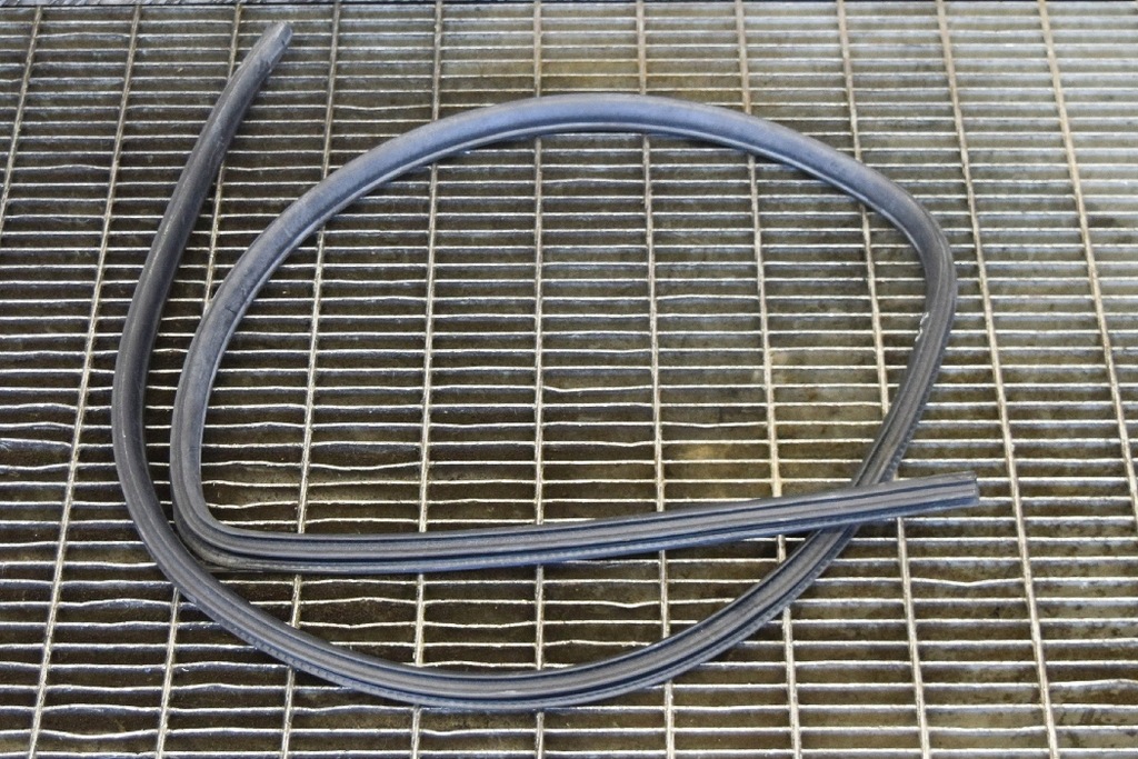 фото №5, Mitsubishi l200 triton kb задняя правая прокладка стекло резиновый 2012