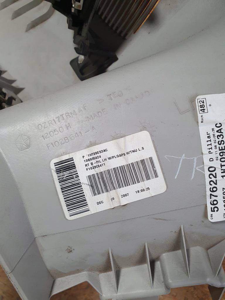 фото №6, Chrysler voyager обшивка стойка левый задняя+ динамик