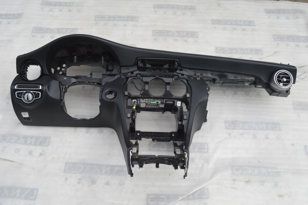 фото №1, Консоль приборная панель mercedes w205