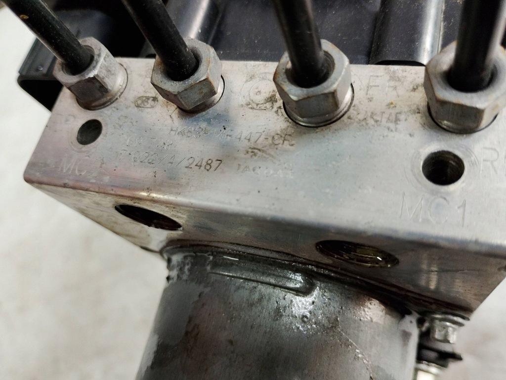 Купити Jaguar насос гальмівна abs hk83-14f447-cf європа