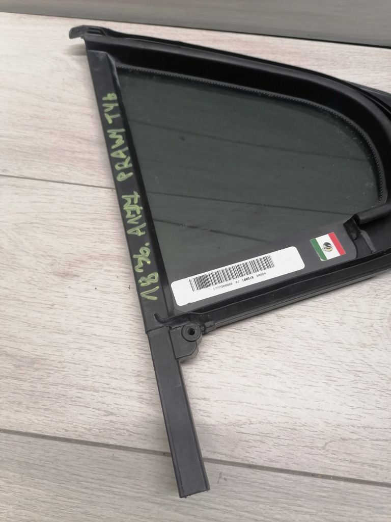 Mercedes a177 стекло правый задний  a1777300600 Киев