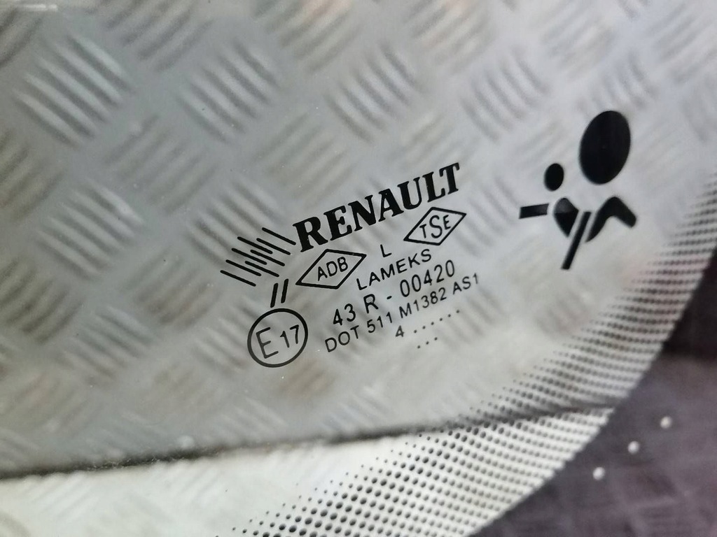 фото №2, Стекло лобовое передняя renault clio iv