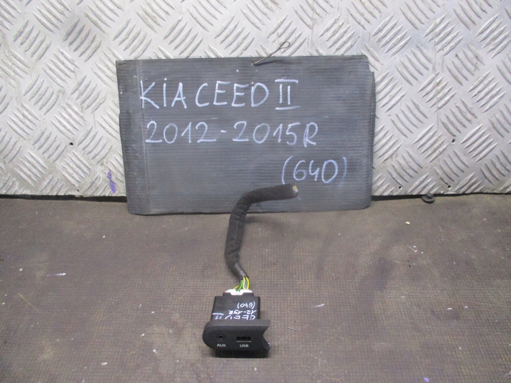 фото №1, Разъём вход usb aux 96120-a2000 kia ceed ii 12-15r