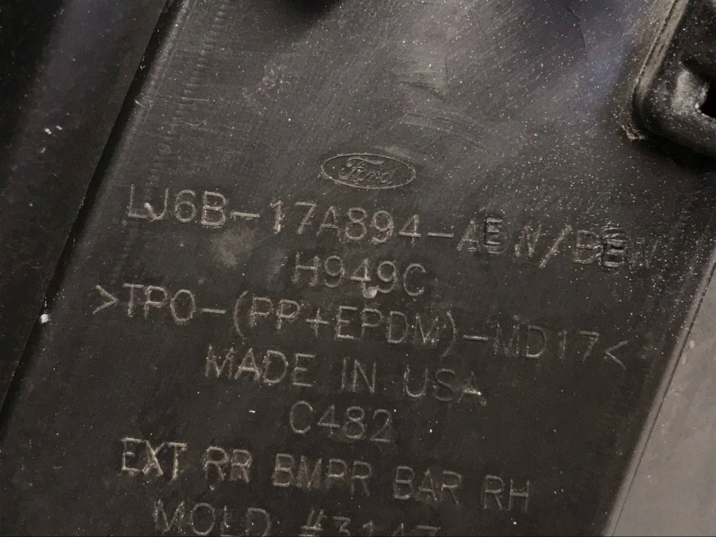 фото №13, Ford kuga iii 2021 задня сторона права кутик бампера заднього