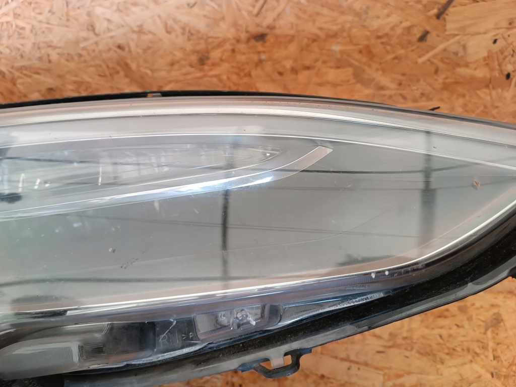 Лампа правий перед 106504600b tesla model s рестайлінг  led 00203455-04 Зі Шроту