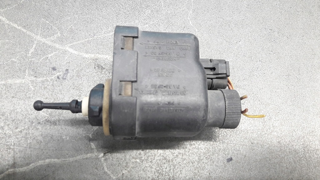 фото №1, Pa66-gf30 моторчик регулировки лампы valeo