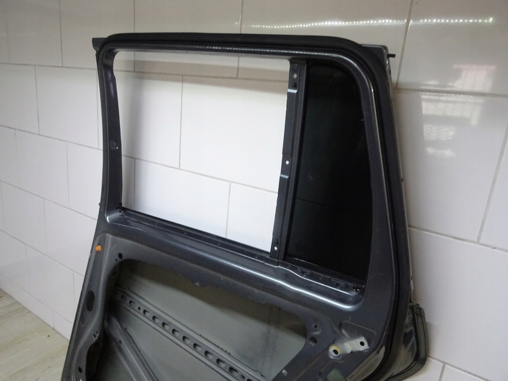 фото №12, Mercedes w204 c-klasa kombi дверь правое задние задняя