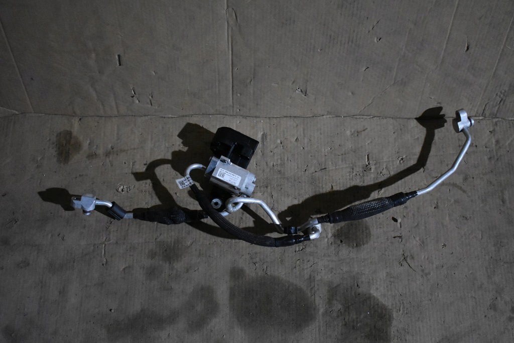 фото №1, Idealne провода кондиционера porsche taycan 1